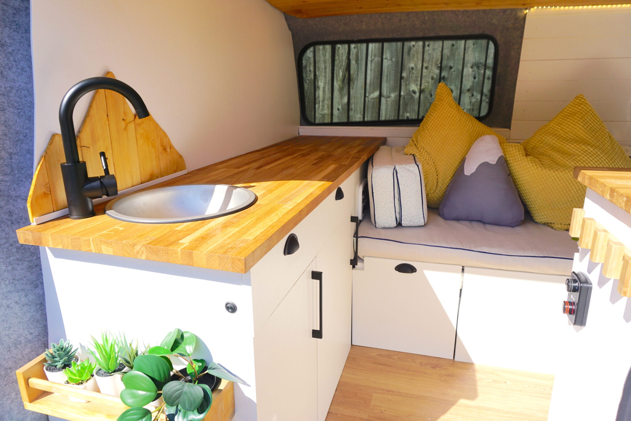 BEAUTIFUL MODERN Ford Transit Custom Trend ⋆ Quirky Campers