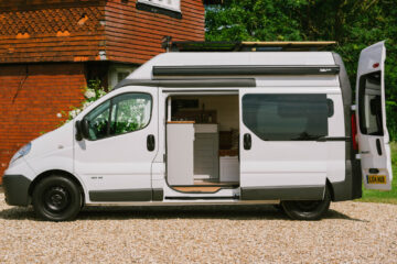 LWB High Roof Renault Trafic (2014) with all Hookup Points - 46,500 ...