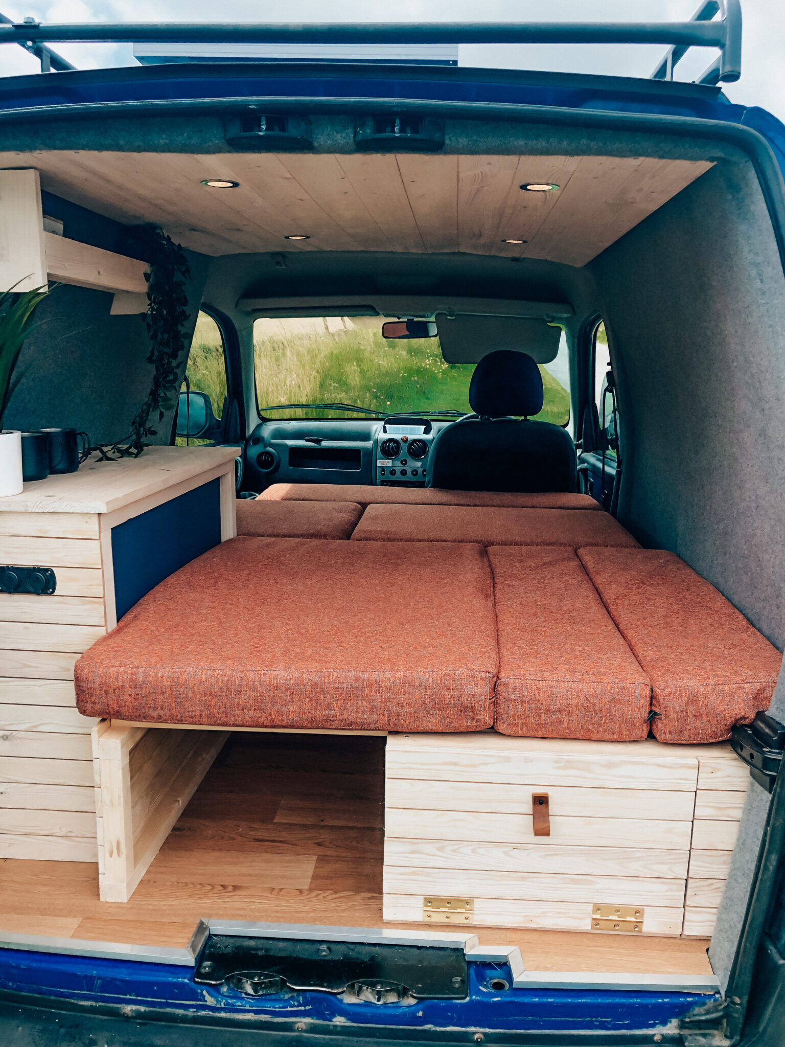 Floss - Cosy Peugeot Partner Microcampervan ⋆ Quirky Campers