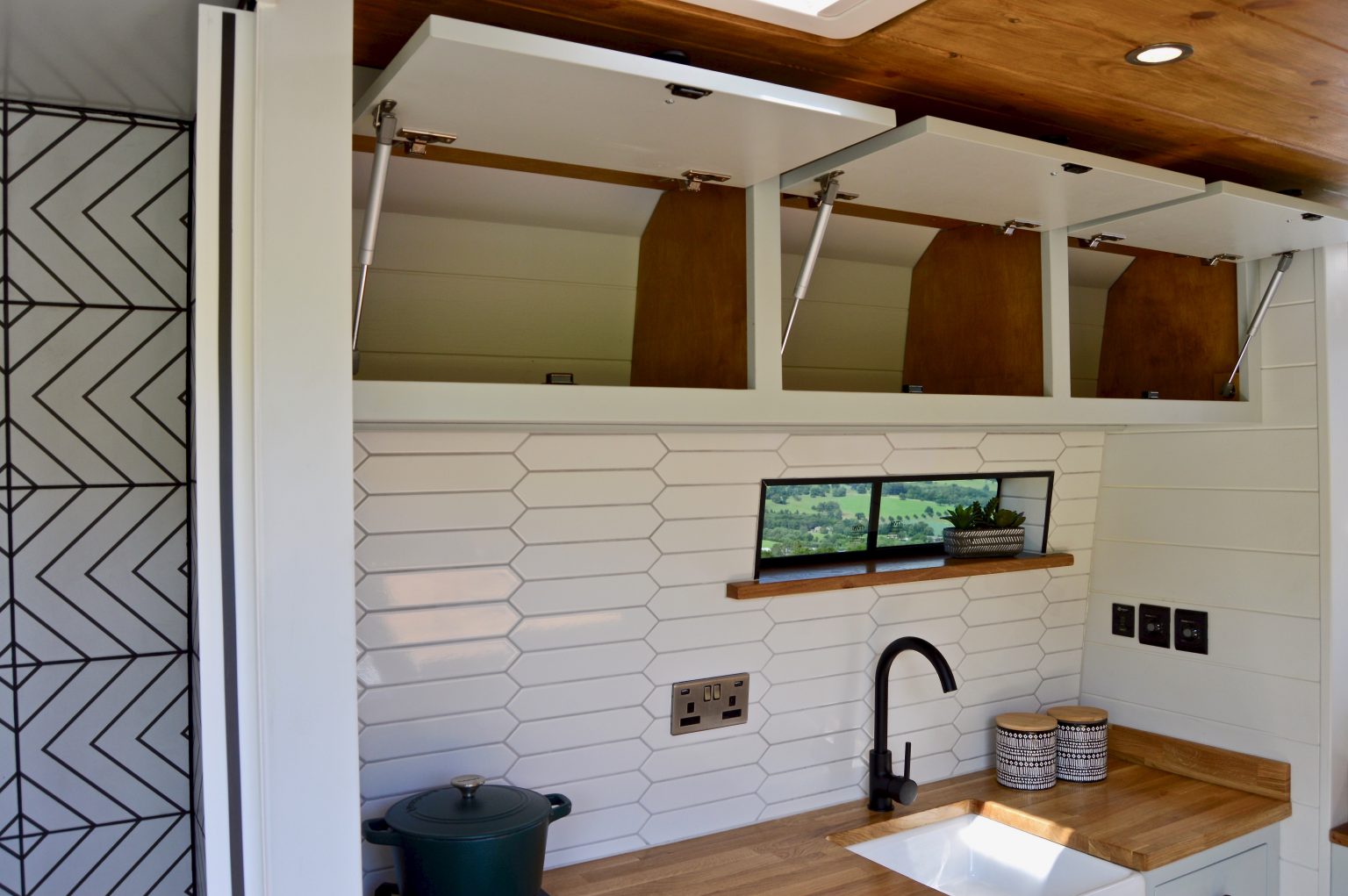 LUXURY OFF-GRID VW CONVERSION BY YUKIYO BESPOKE ⋆ Quirky Campers