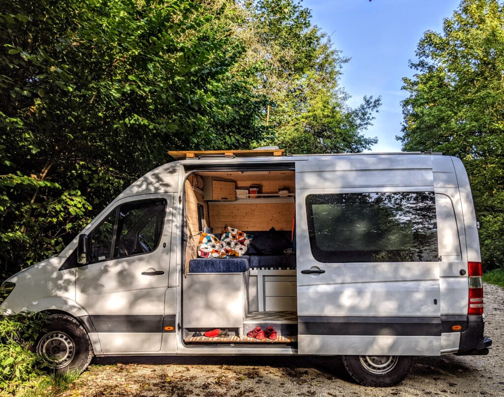 Off-grid Sprinter MWB conversion - high spec with huge living space ⋆ ...